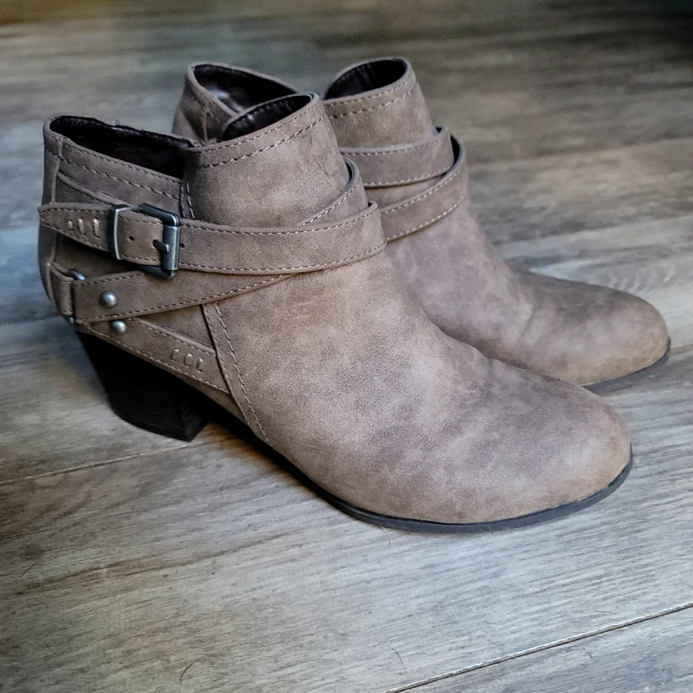 Indigo Rd. Sigrid Booties - Picture 1 of 12